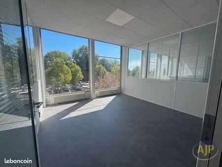 bureaux 192 m² saint medard en jalles