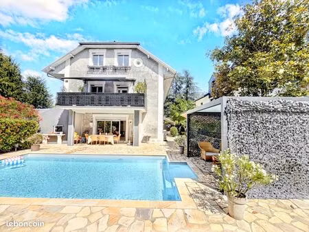 chalet 9 pièces 252 m²