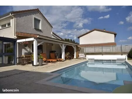 villa contemporaine 163 m² avec piscine et terrain de 892m²