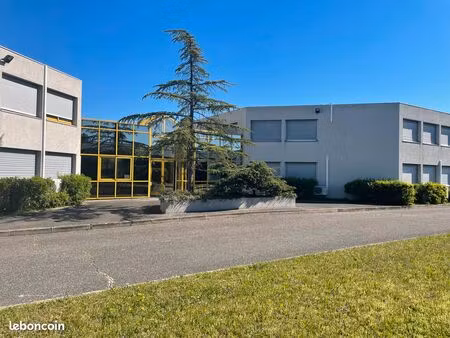 bureaux a louer avec parkings (aux portes de lyon)