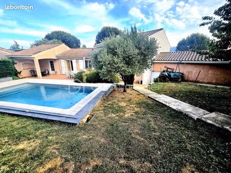 villa 6 pièces 140 m²