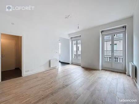 studio 1 pièce 32 m²