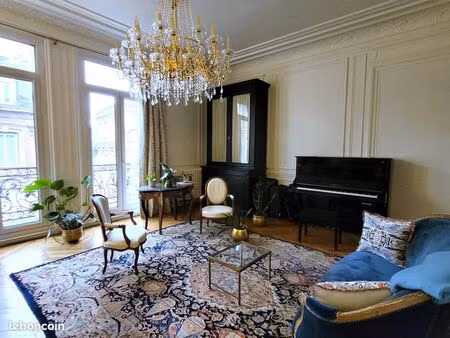 très bel appartement  de 7 pièces  3 chambres  228 m²