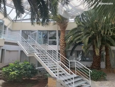 bel ensemble de bureaux