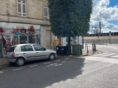 floirac — local commercial brut de 70 m² avec grandes vitrines et jardin privatif d’enviro