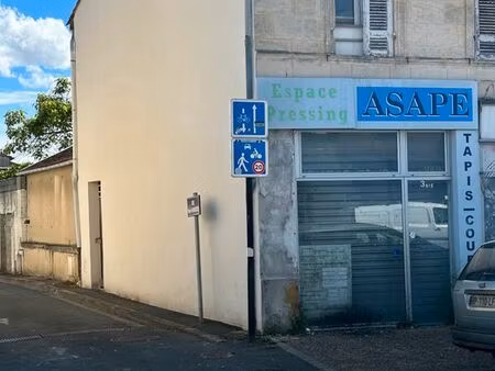 local 60 m² + vitrine + jardin privatif 50 m²
