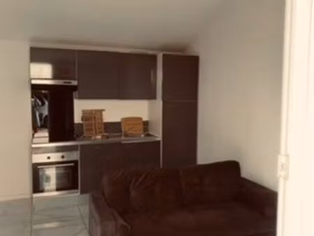 à louer – appartement t2 meublé de 28 m² avec place de parking – villenave-d’ornon -710 cc
