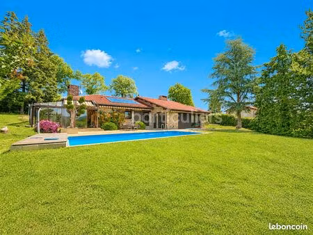 propriété 7 pièces 221 m²