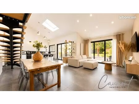maison 7 pièces 202 m²