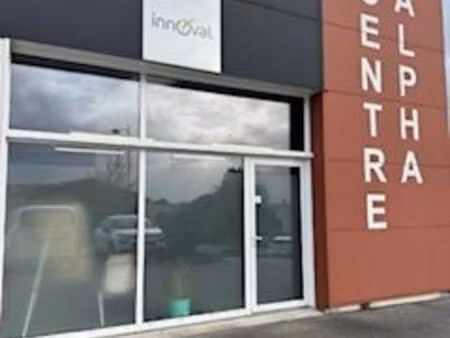 local 125m2 avec showroom  bureau  dépôt