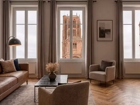 loue - appartement rubis - vue du clocher de la cathédrale