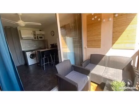 étudiant - studio climatisé et rénové avec parking privé / sept à juin