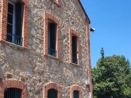 grand f3 meublé  avec patio  dans maison vigneronne