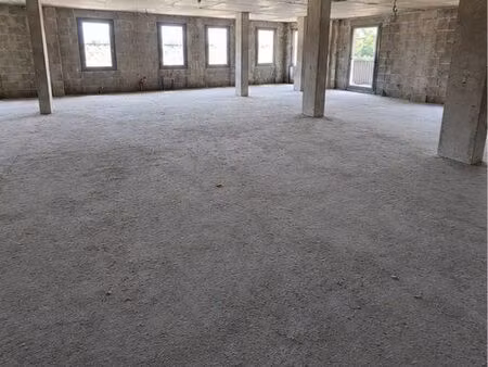 plateau brut de 90m2 dans petite copropriété