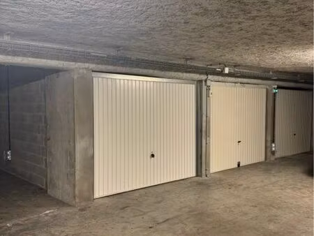 garage voiture + stockage en mezzanine