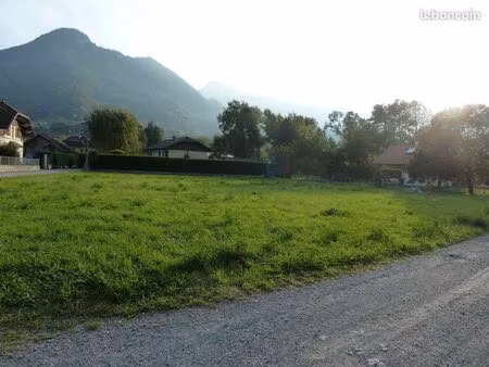 terrain constructible de 920 m² faverges