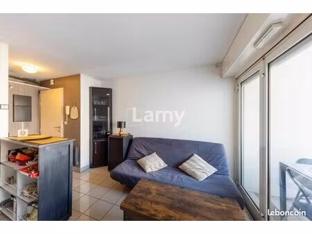 studio 1 pièce 28 m²