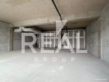 local commercial 196 m² bordeaux