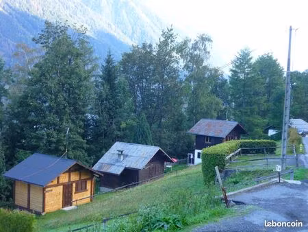 propriété: terrain et 3 chalets