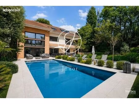 maison 8 pièces 353 m²