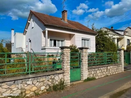 maison ancienne avec beaucoup de possibilité