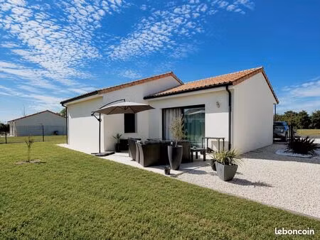 belle maison de plain-pied avec jardin clos à sèvres-anxaumont