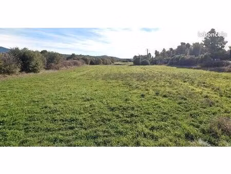 terrain 1 200 m² aups