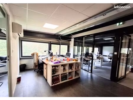 local de bureaux indépendant sur parc boisé
