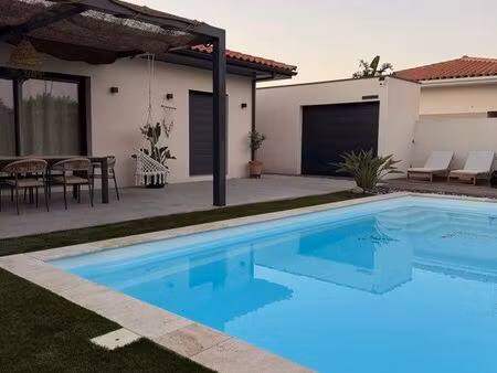 maison contemporaine de plain-pied de 122 m² avec piscine et prestations de qualité