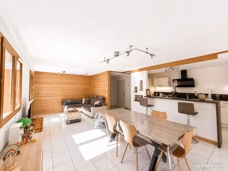 appartement 75 m² – garage + parking - cave – a 10 minutes à pied du centre de thônes