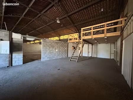 bureau 300 m²