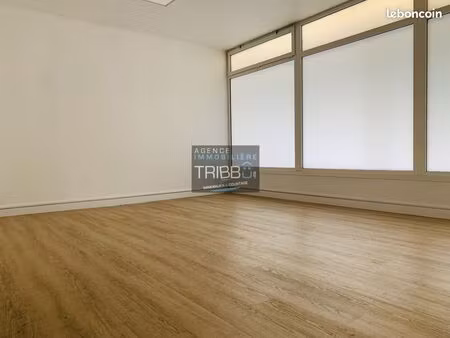 local 25 m² thuir
