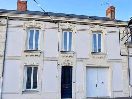 jolie maison de ville entièrement rénovée - garage et jardin