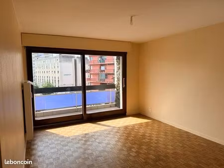 grand t2 de 56m2 proche douane moillesulaz