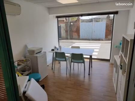 local professionnel dans cabinet paramédical