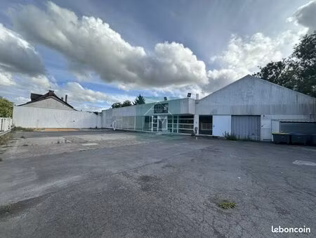 local 1700 m² péronne