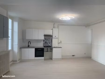 t2 rénové 63 m2-grande pièce de vie-cuisine moderne-calme