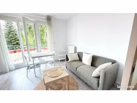 studio meublé rénové avec coin nuit  balcon et box fermé