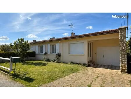 montmorillon - maison de plain-pied entièrement rénovée  100m2 - cadre de vie agréable