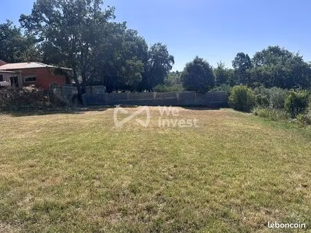 terrain 700 m² régusse