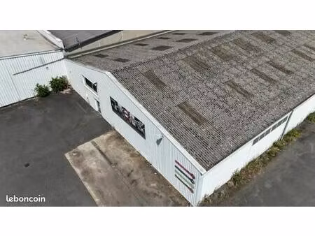 bâtiment 1 500 m²