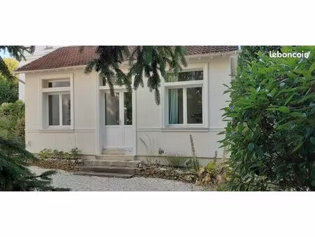 le vésinet centre – location meublée maisonnette 1 pièce – 33 m2 + mezzanine 6 m2 + jardin