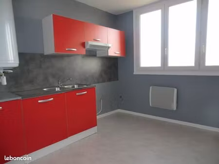 appart 3 chambres  cave + parking