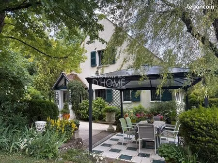 propriété 7 pièces 250 m²