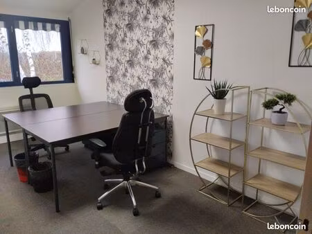 a louer bureau de 14 m2 meublé et décoré à elancourt/trappes