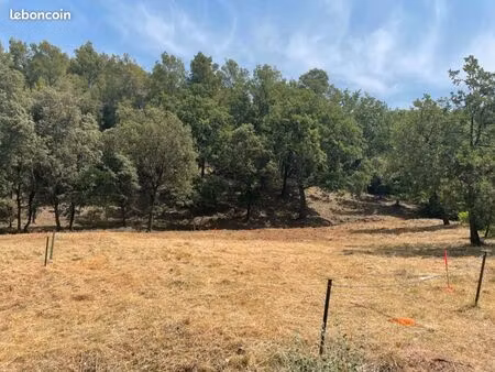 terrain 800 m² taradeau