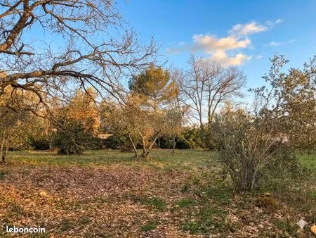 terrain 1 700 m² brignoles