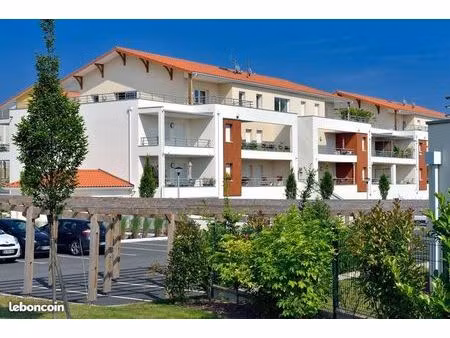 agréable t1 avec grande terrasse résidence récente et sécurisée avec piscine et parking- p