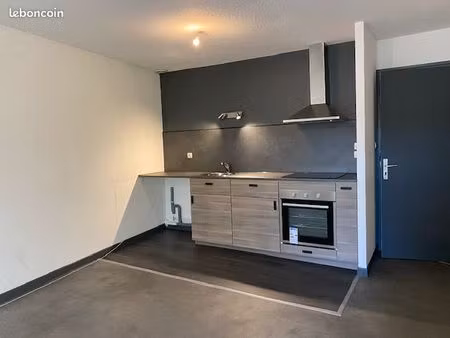 t2 46m² - calme - cuisine équipée - proche commerces et parking gratuit