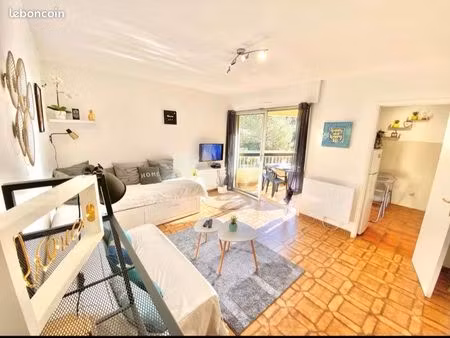 rare secteur proche commerces et plage